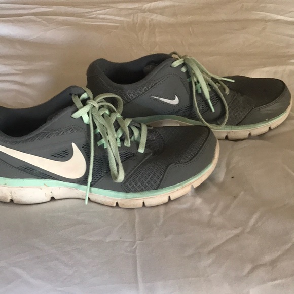 Grey and teal Nike flex experience run 3 - Picture 2 of 3